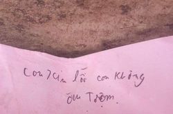 Tìm kiếm nam sinh nghi nhảy cầu để lại tờ giấy 'con không ăn trộm'