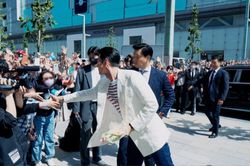 Hyun Bin đích thị là ông bố bỉm sữa của năm, đi công tác nhưng vẫn không quên mang theo thứ này