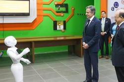 Ngoại trưởng Mỹ 'dự khán' trận đấu robot của sinh viên trường Đại học Bách khoa Hà Nội