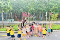 Cô giáo 8X khởi nghiệp thành công với nghề làm lạp xưởng