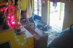 Nam thanh niên nghi 'ngáo đá' vào chùa đập phá tài sản
