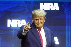 Quỹ tranh cử của cựu Tổng thống Trump bội thu nhờ vụ truy tố