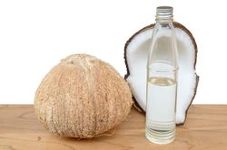 Cách nhận biết dầu dừa nguyên chất đơn giản nhất