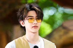 Thái Từ Khôn ấn theo dõi một cô gái lạ mặt và 'quay xe' nhưng để lộ 'rổ hint' chuyện hẹn hò