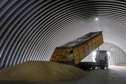 Ba Lan cấm nhập khẩu thực phẩm từ Ukraine để xoa dịu nông dân