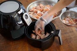 Mẹo rã đông thực phẩm bằng nồi chiên không dầu đơn giản, nhanh chóng