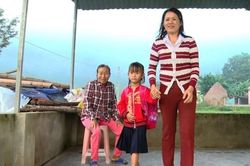 Người mẹ của những trẻ em kém may mắn