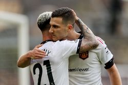 Antony tỏa sáng đưa Man United lên thứ 3
