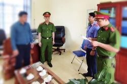 Bắt tạm giam hiệu trưởng dâm ô 2 học sinh lớp 9