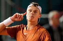 Tay vợt sinh năm 2k3 Holger Rune sẽ được chọn để kế tục Nadal, Djokovic?