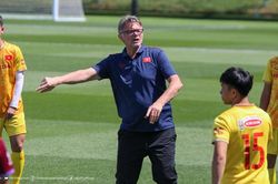 Bóng đá Việt Nam ngày 17/4: U22 Việt Nam tập buổi đầu, Bình Định vs Hà Nội (18h00)