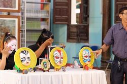 Hàng trăm mặt nạ tuồng triển lãm tại ngày hội sách Quy Nhơn