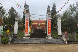 Thủ nhang Phủ Vàng bị bắt vì đánh bạc