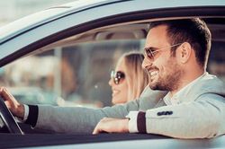 Những cách khắc phục tình trạng chói mắt khi lái xe