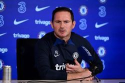 Frank Lampard: 'Chelsea họp đội nhiều hơn tập luyện trên sân'