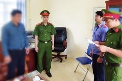Bắt giam hiệu trưởng về hành vi dâm ô đối với 2 em học sinh lớp 9