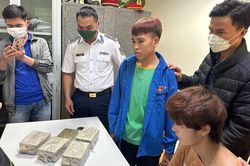 Công an, Cảnh sát biển, Hải quan liên quân bắt 2 đối tượng vận chuyển 9 bánh ma túy