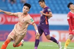 Người đóng thế Văn Đức đang 'lên đồng' ở CAHN, HLV Troussier đã có thêm 'họng pháo' cho SEA Games 32