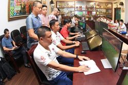 Bóng đá Việt Nam ngày 18/4: Trọng tài V-League tập huấn trên xe VAR