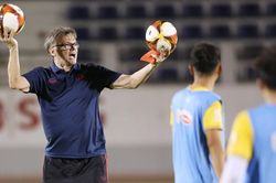 Có một ông Troussier khéo léo, tỉ mỉ