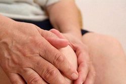 Đau nhức kéo dài, dấu hiệu không thể bỏ qua của ung thư xương