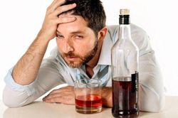 Tại sao uống rượu lại đau đầu?