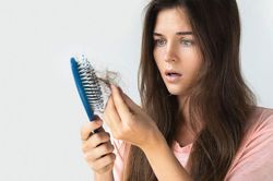 Nguyên nhân khiến bạn bị rụng tóc