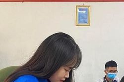 Vĩnh Phúc: Công an Yên Lạc hướng dẫn cài đặt ứng dụng VNeID, kích hoạt định danh điện tử