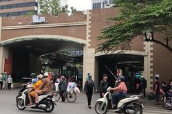 Người dân 'không quên' đeo khẩu trang trong bệnh viện