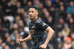 Saliba sẵn sàng chấp nhận mạo hiểm để 'giải cứu' Arsenal