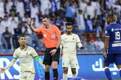 Ronaldo tịt ngòi, đội nhà lại thua trận