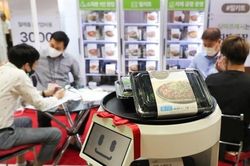 Nhà hàng tại Hàn Quốc tăng cường sử dụng robot thay thế con người