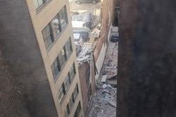 Mỹ: Sập bãi đỗ xe 4 tầng ở New York, 6 người thương vong