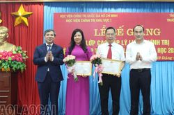 Bế giảng lớp Cao cấp lý luận chính trị hệ không tập trung
