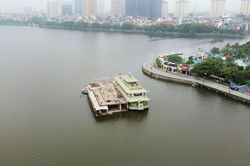 Hà Nội: Vì sao vẫn chưa thanh thải 4 tàu thuyền cuối cùng ra khỏi hồ Tây?