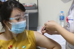 TP.HCM: Số ca nhập viện điều trị COVID-19 tăng nhẹ
