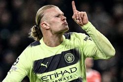 Haaland chọc tức CĐV Bayern