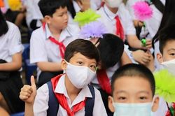 Bộ GD&ĐT: Học sinh, sinh viên đeo khẩu trang chống COVID-19 dịp lễ 30/4