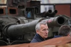Tổng thư ký NATO lần đầu thăm Ukraine kể từ khi xung đột bùng phát