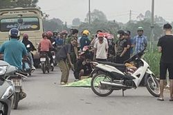 Va chạm với xe đầu kéo, nữ công nhân 19 tuổi tử vong