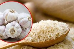 Vùi tỏi vào thùng gạo: Lợi ích lớn, giải quyết cả trăm vấn đề mà nhà nào cũng gặp phải