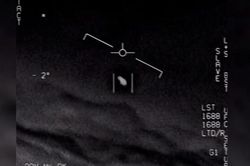 Mỹ công bố video UFO ở Trung Đông