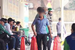 Người dân Hà Nội lơ là đeo khẩu trang nơi công cộng