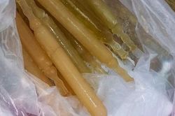 Hàng chục học sinh phải đi bệnh viện sau khi ăn kem ống trước cổng trường