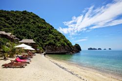 Ngay sát cao điểm nghỉ lễ 30/4, loạt tour du lịch bất ngờ hạ giá