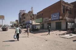 Người dân Sudan mắc kẹt giữa làn đạn giao tranh