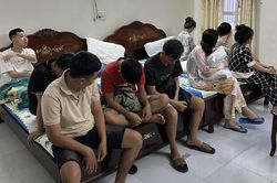 9 thanh niên bay lắc trong khách sạn