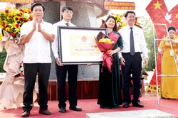 Đón nhận Bằng xếp hạng Di tích lịch sử cấp tỉnh Bốn dũng sĩ Nghĩa Hiệp