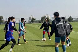 Các tuyển thủ nữ Việt Nam nỗ lực tập luyện trong chuyến tập huấn Nhật Bản