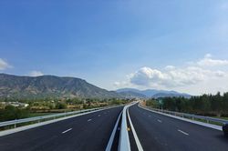 Cận cảnh tuyến cao tốc 'về đích' vượt tiến độ hơn 3 tháng